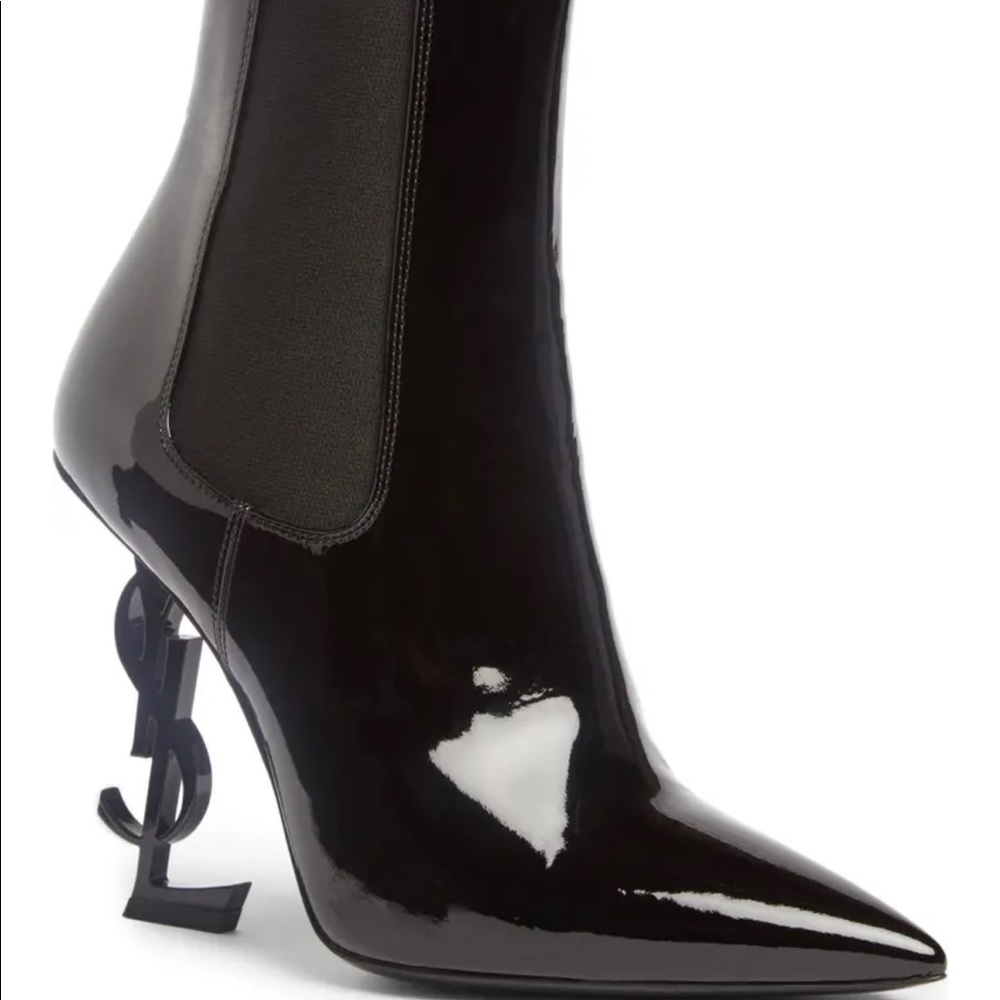 YSL engraved bootie heel in black metal, leather lining and sole.
